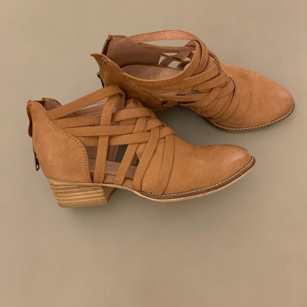 Seychelles Booties // size 5